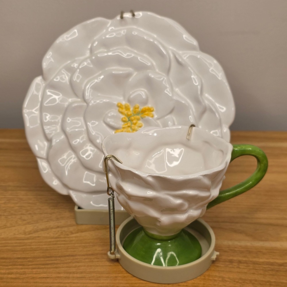Vintage‎ Teleflora Gift Ceramic Teacup & White Rose Flower Saucer With Stand
